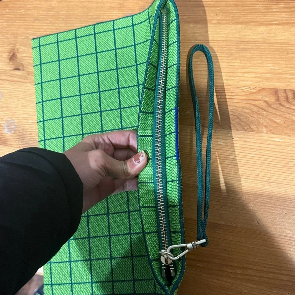 Rothy's The Wristlet in Leaf Green - New in box!